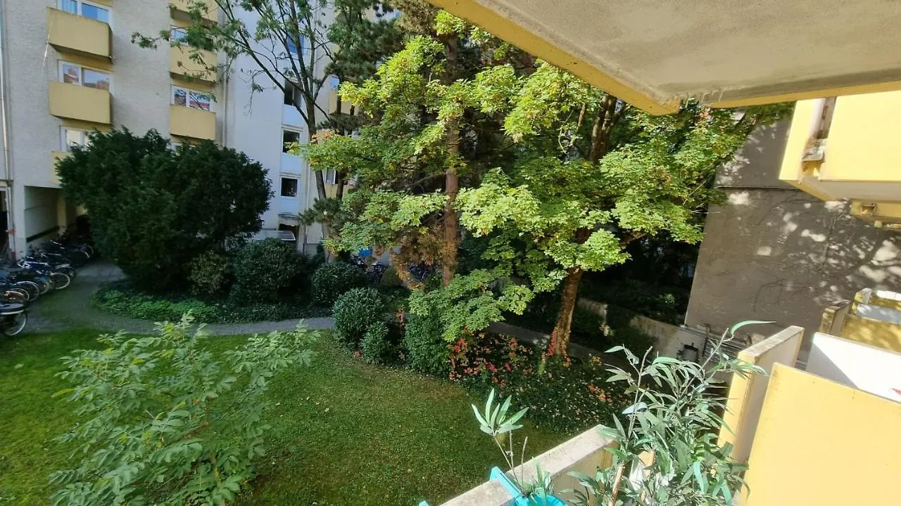 Schwabing Studio With Garden Views München